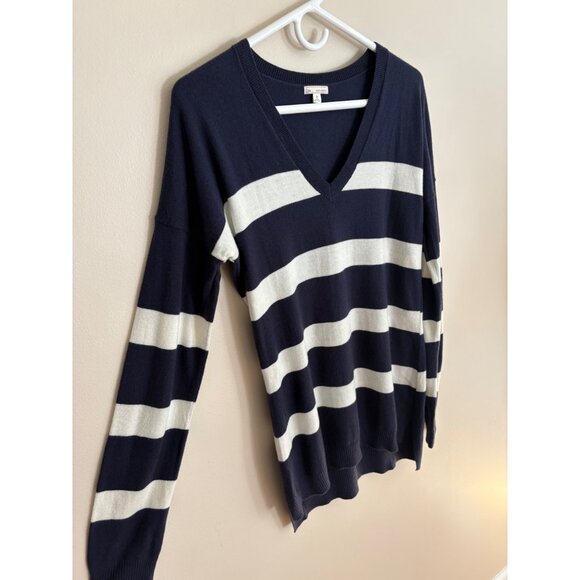 GAP Eversoft V-Neck Sweater in Navy & White Stripes Size Medium TALL - Picture 3 of 8